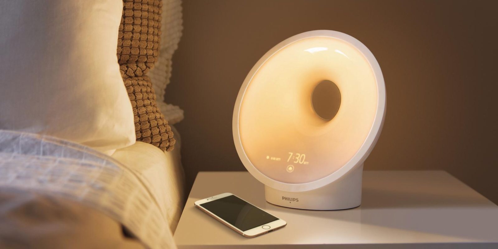Artificial wake up lamp that helps prevent jet lag